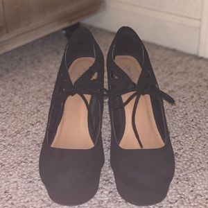 Black wedges
